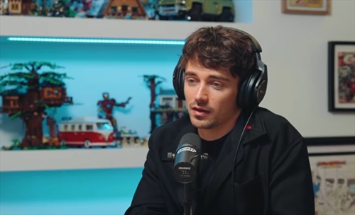 «Sono sicuro che mi guardano da lassù»: Leclerc con il cuore in mano