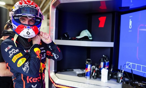 Sprint da incubo per Verstappen: penalità e caos ai box a Miami