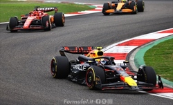 Sprint Race Cina - Verstappen vince superando i leoni, ma che lotta tra i due ferraristi
