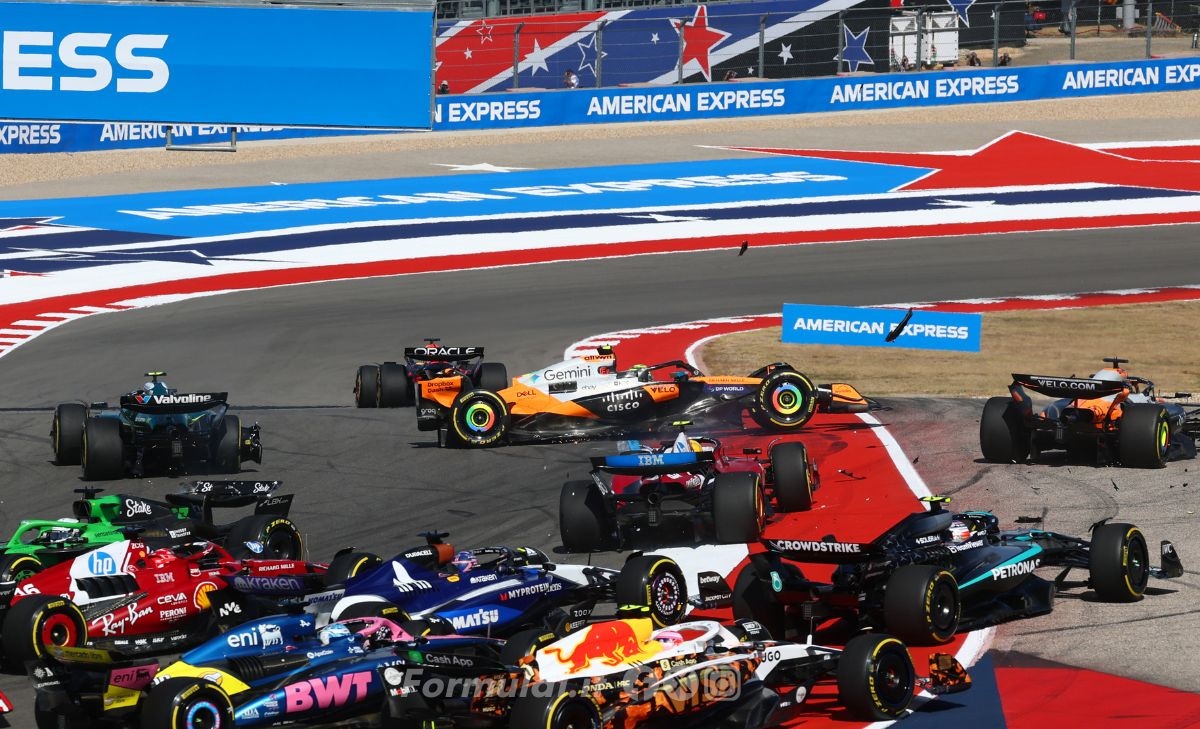 Sprint Stati Uniti, caos al via: Piastri e Norris fuori, Safety Car subito in pista