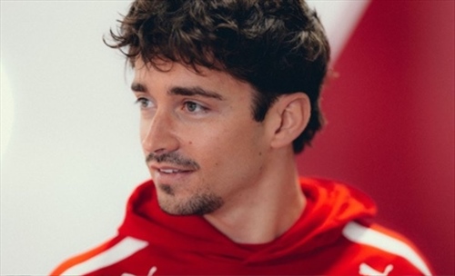 Spuntano le prime immagini del look speciale di Leclerc per il GP Monaco - Spuntano le prime immagini del look speciale di Leclerc per il GP Monaco