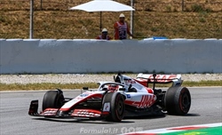 Steiner ironico: «Con gli aggiornamenti la Haas avrebbe ottenuto la pole in Spagna» - Steiner scherza: «Con gli aggiornamenti la Haas avrebbe ottenuto la pole in Spagna»