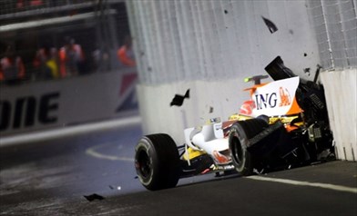 Strani incidenti, spie e zone grigie: i furbi in Formula 1 - Foto https://www.bandierascacchi.com/2017/09/14/singapore-memories-crashgate-2008/