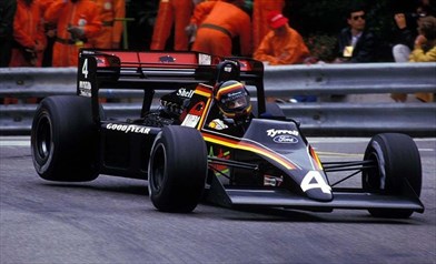 Strani incidenti, spie e zone grigie: i furbi in Formula 1 - Foto https://www.pinterest.it/pin/440649144767666964/