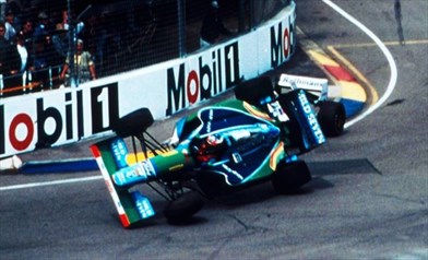 Foto https://cronistoria.altervista.org/f1-1994-schumacher-vs-hill-contatto-mondiale/?doing_wp_cron=1623432627.0415360927581787109375