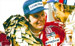 Tanti auguri Alan Jones, campione quasi dimenticato - Tanti auguri Alan Jones, campione quasi dimenticato