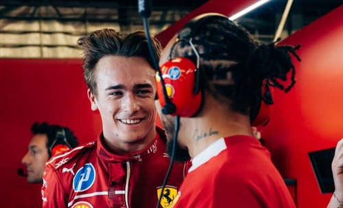 Terza apparizione sulla Ferrari per Beganovic: il pilota sembra già nell'abitacolo