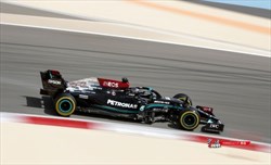 Test Bahrain, giorno 2: ecco la Mercedes, Bottas primo