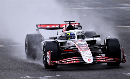 Test Pirelli 2026 - Giorno 1: la pioggia ostacola le prove ma i tempi sono comunque alti   - Test Pirelli 2026 - Giorno 1: la pioggia ostacola le prove ma i tempi sono comunque alti  