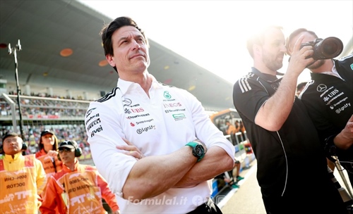 Toto Wolff salta il Gran Premio del Giappone 2025: chi lo sostituirà?