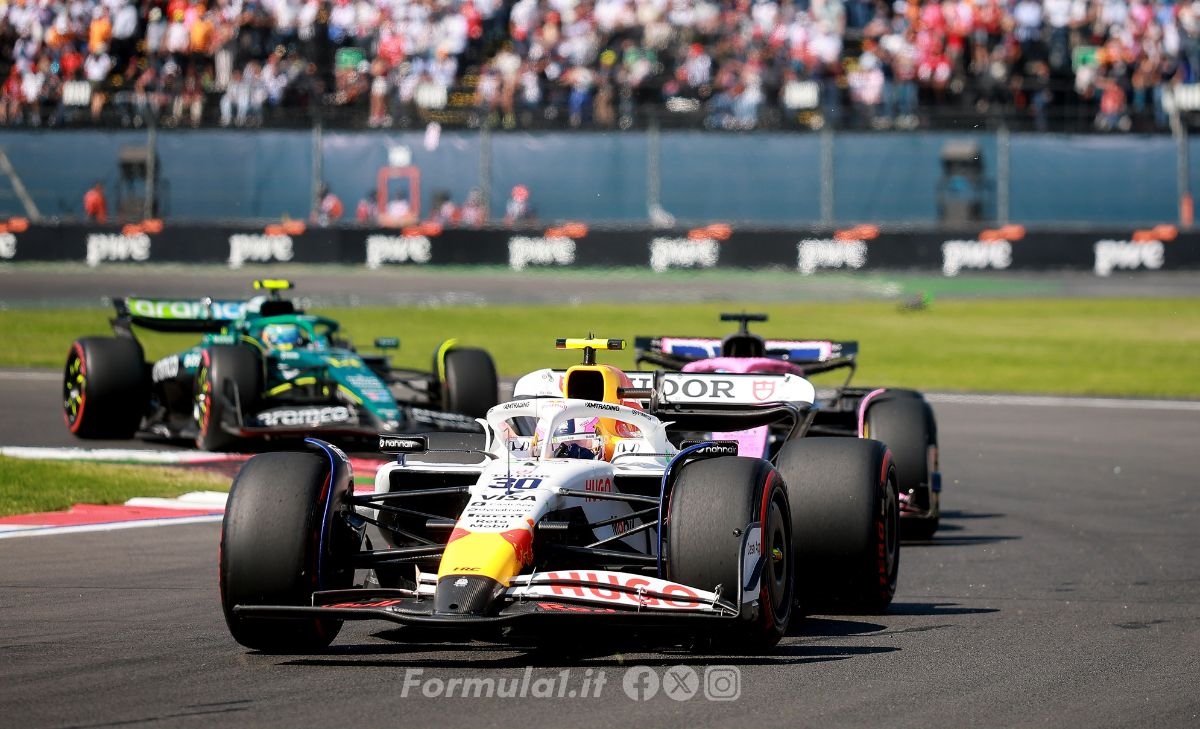 Tragedia sfiorata in Messico, Lawson evita due marshall in pista: il video dagli spalti