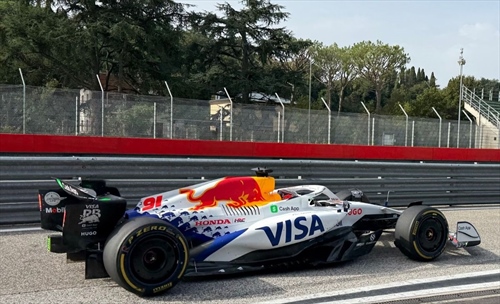 Tsolov in azione a Imola con la VCARB 02