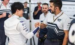 Tsunoda sui team-radio: «Mi sento abbastanza calmo in auto. Urlo solo più degli altri» - Tsunoda sui team-radio: «Mi sento abbastanza calmo in auto. Urlo solo più degli altri»