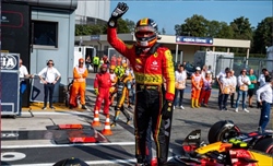 Turrini celebra Sainz: «Besame mucho». E Su Leclerc: «È più intelligente di tanti suoi tifosi...» - Turrini: «Sainz, besame mucho»