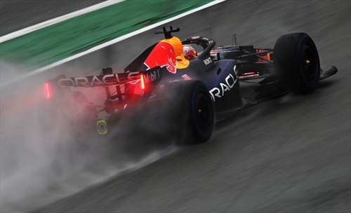 Tutti si lamentano delle Full Wet, ma poi solo Ferrari e Red Bull girano sul bagnato - Tutti si lamentano delle Full Wet, ma poi solo Ferrari e Red Bull girano sul bagnato