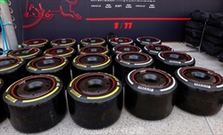 UFFICIALE: Aggiunta sessione di prove per grave problema gomme in Qatar. Si valutano soluzioni per la gara - UFFICIALE: Aggiunta sessione di prove per grave problema gomme in Qatar. Si valutano soluzioni per la gara