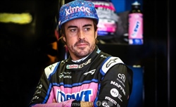 UFFICIALE - Alonso penalizzato di 5 secondi per lo scontro con il compagno di squadra Ocon
