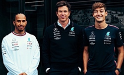 UFFICIALE - Fine delle speculazioni: Hamilton firma un biennale con Mercedes - UFFICIALE - Fine delle speculazioni: Hamilton firma un biennale con Mercedes