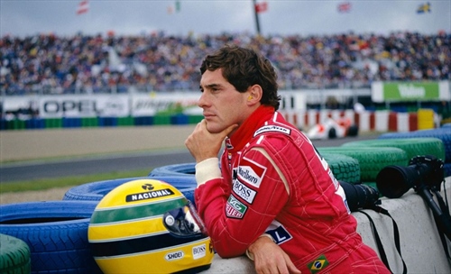 Un casco, un'icona: Buon Compleanno, Ayrton