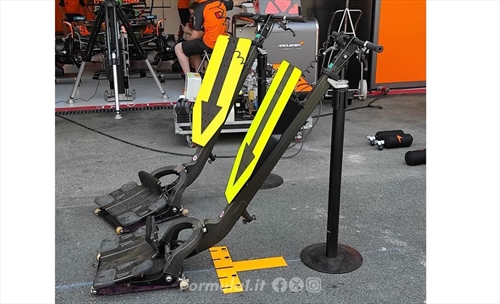Un giovedì in pit lane: assemblaggio di un cockpit, martinetti 'nudi' e stramberie da F1 - Un giovedì in pit lane: assemblaggio di un cockpit, martinetti 'nudi' e stramberie da F1