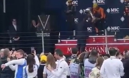 Un membro Racing Bulls fomenta i fischi per Norris sotto al podio, la reazione del team - Un membro Racing Bulls fomenta i fischi per Norris sotto al podio, la rezione del team