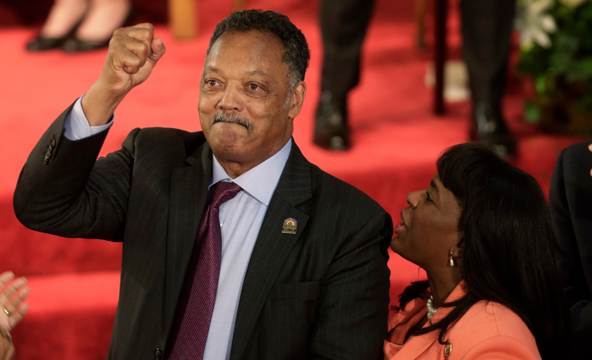 «Una perdita tremenda»: Lewis Hamilton ricorda Jesse Jackson