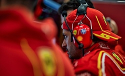 Upgrade Ferrari, Sainz: «Siamo in una posizione scomoda, dovremo scendere a compromessi»