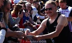 La nuova vita di Bottas: «Da giovane non sarei mai arrivato nel paddock con canotta e infradito» - Valtteri Bottas rivela un elemento che può cambiare il futuro dei giovani in Formula 1