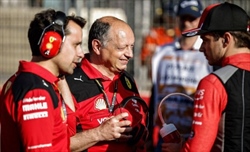 Vasseur ammette: «Leclerc e Sainz non hanno la stessa macchina». E su Albon...