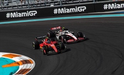 Ferrari, Vasseur: «Incostanti per la gestione delle gomme. Così i piloti non hanno fiducia» - Vasseur: «Ci manca la costanza nelle prestazioni e questo non da fiducia ai piloti»