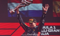 Vasseur elogia Verstappen: «Impressionante non commettere un solo errore in due stagioni» - Vasseur elogia Verstappen: «Impressionante non commettere un solo errore in due stagioni»