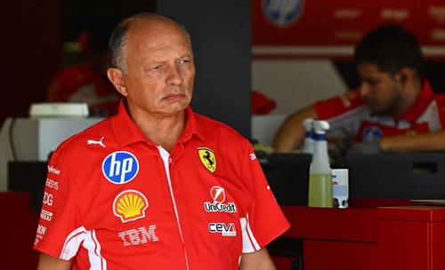 Vasseur sbotta: «Il team non è sereno, ogni volta chiedete di Horner. È frustrante»
