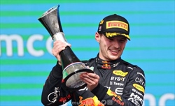 Verstappen: «Vittoria dedicata a Mateschitz. Belle battaglie con Leclerc ed Hamilton» - verstappen