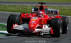 Verstappen, a Singapore per battere un record di Schumi. E intanto esce la biografia - Verstappen, a Singapore per battere un record di Schumi. E intanto esce la biografia