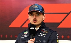 Verstappen al veleno contro Russell: «Fa il doppiogioco, vada a fa***lo»