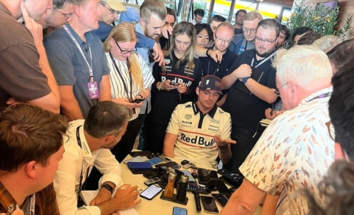 Verstappen andrà in Mercedes? Il pilota liquida la questione