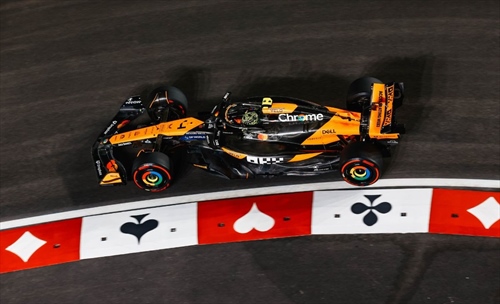 Verstappen avverte McLaren: «Due prime guide finiranno per ostacolarsi. Dovrebbero imitare Real Madrid» - Verstappen avverte McLaren: «Due contendenti al titolo finiranno per ostacolarsi»