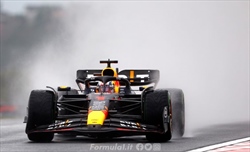 Verstappen: «Con la pioggia la visibilità è un grosso problema. Non bisogna diventare come la NASCAR»