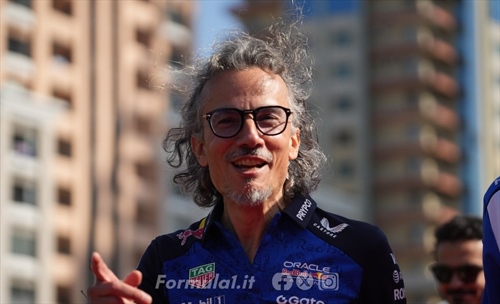 Verstappen consegna le chiavi della Red Bull a Mekies, c'è il rinnovo fino al 2031 - Verstappen consegna le chiavi della Red Bull a Mekies, c'è il rinnovo fino al 2031