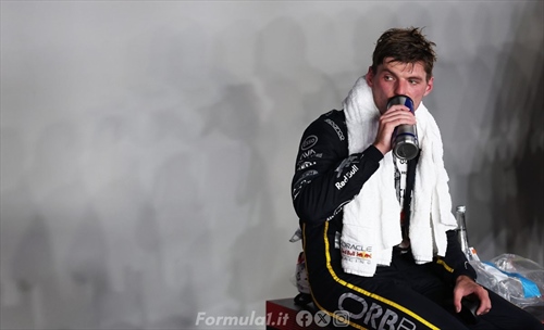 Verstappen contro il gilet refrigerante: «Dovrebbe essere una preferenza personale»