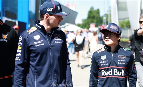 Verstappen difende Tsunoda: «Non è un imbranato» 