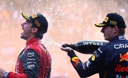 Verstappen: «È bellissimo lottare con Charles. Degrado troppo elevato per attaccarlo oggi» - Verstappen: «È bellissimo lottare con Charles. Degrado troppo elevato per attaccarlo oggi»
