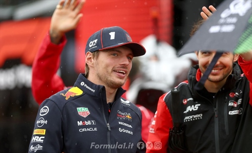 Verstappen e Wolff si trovano in Sardegna: «Le trattative si faranno lì»