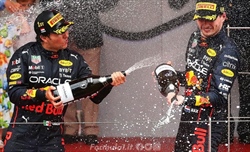 Verstappen: «Ecco perché Perez è riuscito dove i miei ex compagni alla Red Bull hanno fallito» - Verstappen: «Ecco perché Perez è riuscito dove i miei ex compagni di squadra hanno fallito»