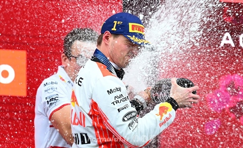 Verstappen fa sbottonare Alonso: «Max è il migliore. Non siamo ancora al suo livello» - Verstappen fa sbottonare Alonso: «Max è il migliore. Non siamo ancora al suo livello»