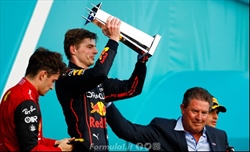 Verstappen: «Ho perso 3 chili, ma è stato fantastico»
