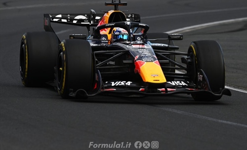 Verstappen: «Il graining ha inciso, ho faticato molto. E i sorpassi...»