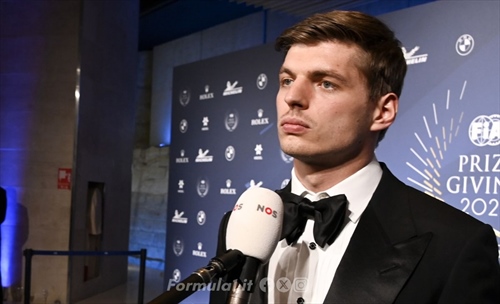 Verstappen, il pilota con lo smoking su misura