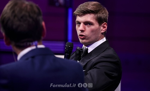 Verstappen, il pilota con lo smoking su misura