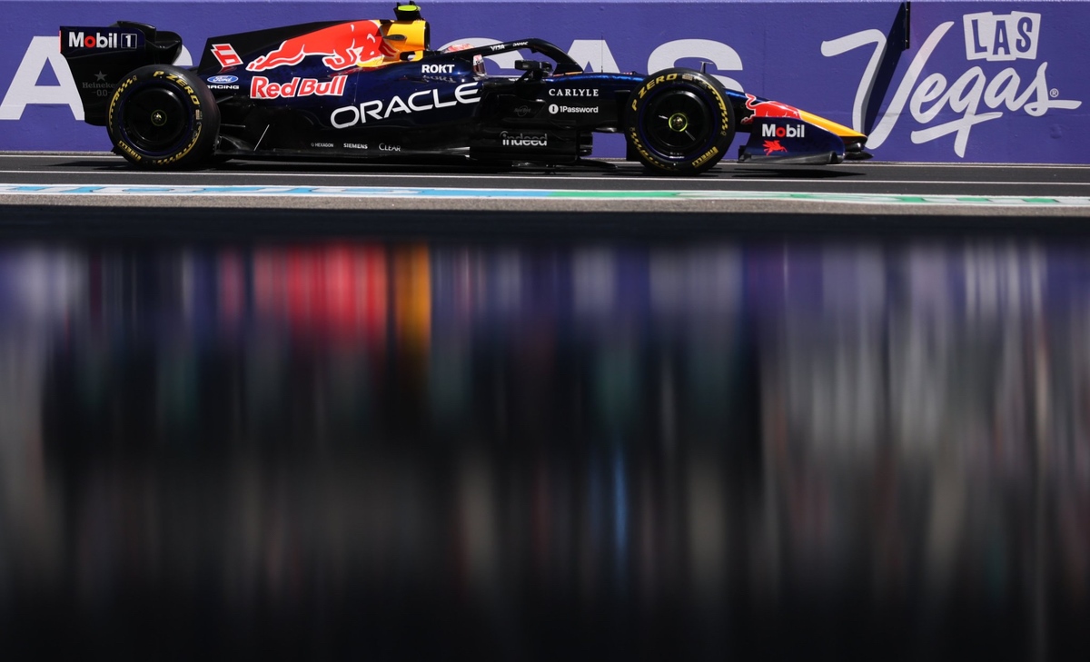 Verstappen in difficoltà: «Giornata negativa, equilibrio e aderenza non ci sono»